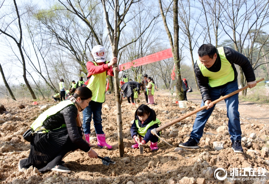 華泰證券：國內(nèi)家電銷售良好，出口穩(wěn)定 2025年關(guān)注兩大主線