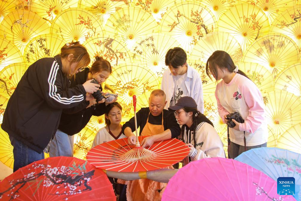 【黑料吃瓜網(wǎng)熱點(diǎn)大瓜】國(guó)際旅游信息咨詢服務(wù)標(biāo)準(zhǔn)發(fā)布 貨幣兌換和外語(yǔ)服務(wù)都得到了豐富和改進(jìn)