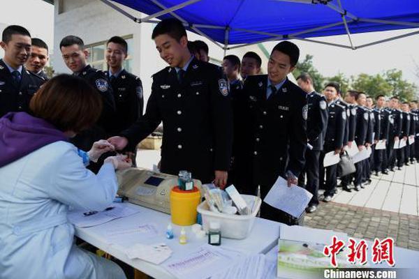 一些網(wǎng)民呼吁小學英語盡快開始教學，蘭州、成都等人回應